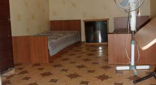 Гостиница Guest House V gostyah u Ally Судак Двухместный номер с 1 кроватью или 2 отдельными кроватями и видом на море-2