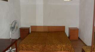 Гостиница Guest House V gostyah u Ally Судак Двухместный номер с 1 кроватью или 2 отдельными кроватями и видом на море-3
